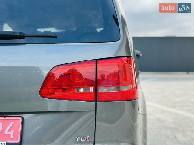 Серый Фольксваген Туран, объемом двигателя 1.6 л и пробегом 232 тыс. км за 11250 $, фото 26 на Automoto.ua
