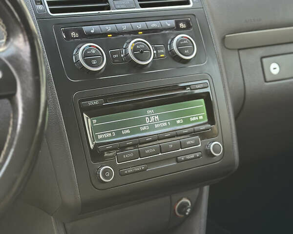 Серый Фольксваген Туран, объемом двигателя 1.6 л и пробегом 232 тыс. км за 11250 $, фото 42 на Automoto.ua