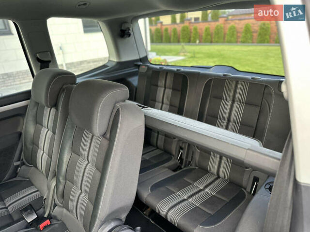 Серый Фольксваген Туран, объемом двигателя 1.6 л и пробегом 232 тыс. км за 11250 $, фото 56 на Automoto.ua