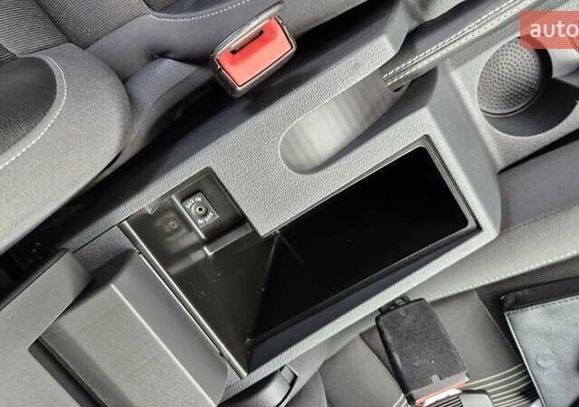 Серый Фольксваген Туран, объемом двигателя 1.6 л и пробегом 256 тыс. км за 8900 $, фото 45 на Automoto.ua