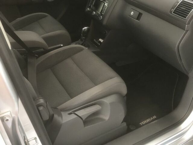 Серый Фольксваген Туран, объемом двигателя 1.6 л и пробегом 260 тыс. км за 11000 $, фото 11 на Automoto.ua