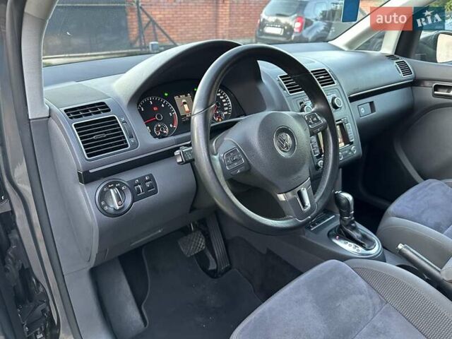 Сірий Фольксваген Туран, об'ємом двигуна 1.6 л та пробігом 232 тис. км за 11490 $, фото 33 на Automoto.ua
