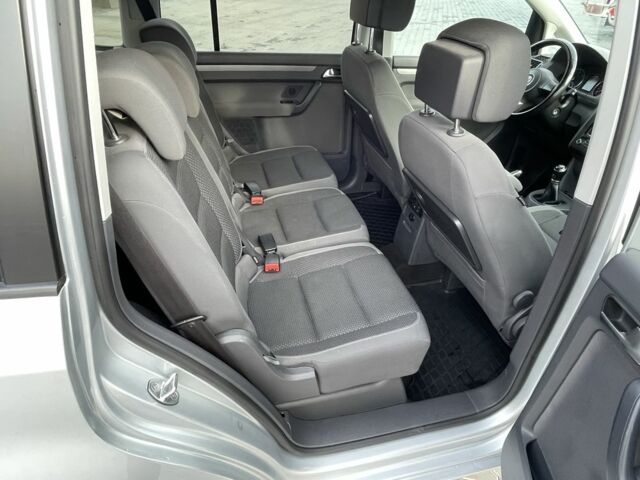 Сірий Фольксваген Туран, об'ємом двигуна 2 л та пробігом 261 тис. км за 10000 $, фото 23 на Automoto.ua