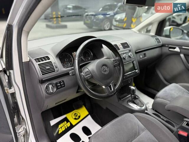 Серый Фольксваген Туран, объемом двигателя 0 л и пробегом 241 тыс. км за 12300 $, фото 24 на Automoto.ua