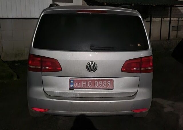 Серый Фольксваген Туран, объемом двигателя 0 л и пробегом 288 тыс. км за 9999 $, фото 3 на Automoto.ua