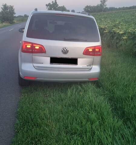 Серый Фольксваген Туран, объемом двигателя 1.6 л и пробегом 300 тыс. км за 9600 $, фото 9 на Automoto.ua