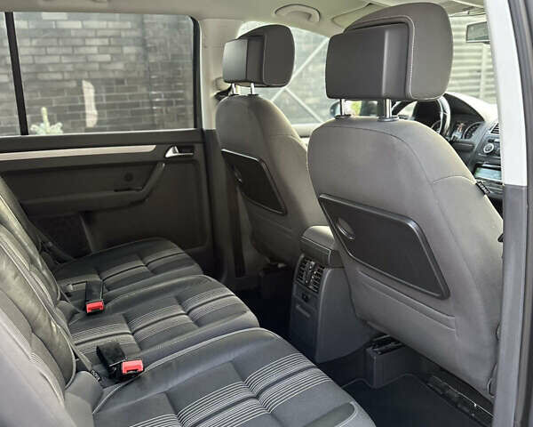 Серый Фольксваген Туран, объемом двигателя 1.6 л и пробегом 232 тыс. км за 11250 $, фото 58 на Automoto.ua