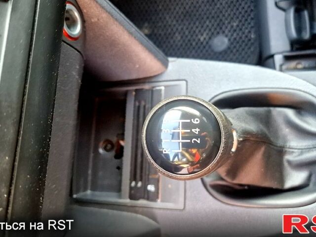 Серый Фольксваген Туран, объемом двигателя 2 л и пробегом 221 тыс. км за 9500 $, фото 3 на Automoto.ua