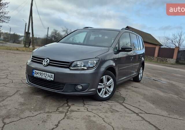Серый Фольксваген Туран, объемом двигателя 1.6 л и пробегом 256 тыс. км за 8900 $, фото 2 на Automoto.ua