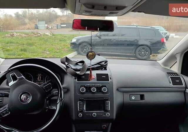 Серый Фольксваген Туран, объемом двигателя 1.6 л и пробегом 315 тыс. км за 10700 $, фото 7 на Automoto.ua