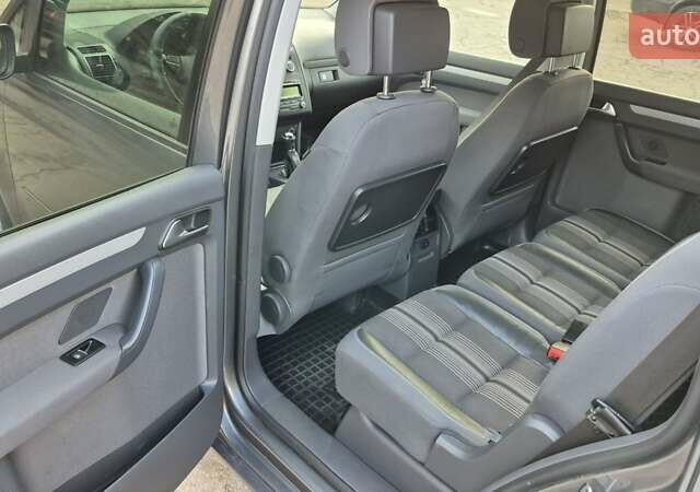 Серый Фольксваген Туран, объемом двигателя 1.6 л и пробегом 256 тыс. км за 8900 $, фото 43 на Automoto.ua