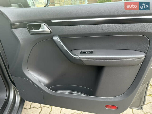 Сірий Фольксваген Туран, об'ємом двигуна 2 л та пробігом 224 тис. км за 12199 $, фото 103 на Automoto.ua