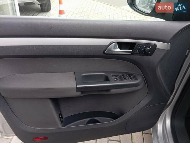 Серый Фольксваген Туран, объемом двигателя 1.39 л и пробегом 169 тыс. км за 11200 $, фото 8 на Automoto.ua