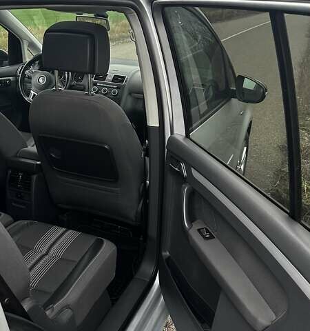 Сірий Фольксваген Туран, об'ємом двигуна 1.97 л та пробігом 318 тис. км за 9500 $, фото 15 на Automoto.ua