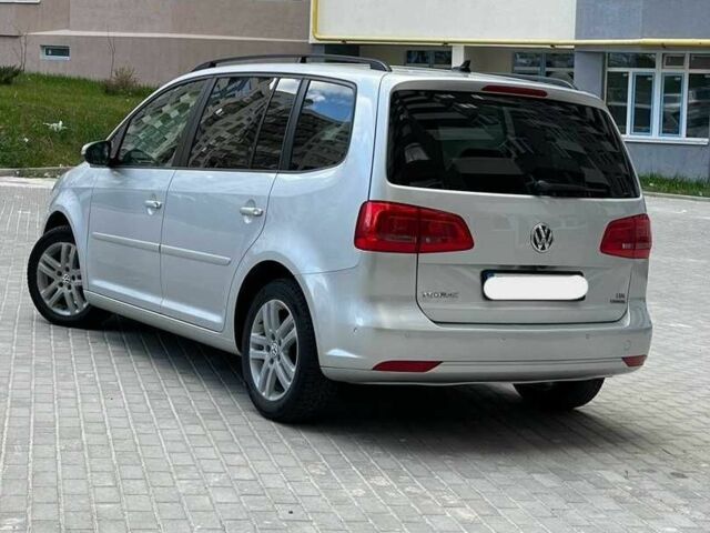 Серый Фольксваген Туран, объемом двигателя 1.6 л и пробегом 290 тыс. км за 9900 $, фото 2 на Automoto.ua