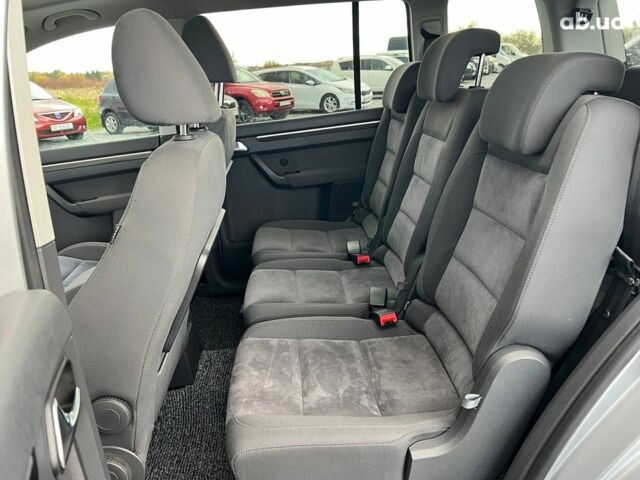 Сірий Фольксваген Туран, об'ємом двигуна 1.6 л та пробігом 269 тис. км за 10990 $, фото 34 на Automoto.ua