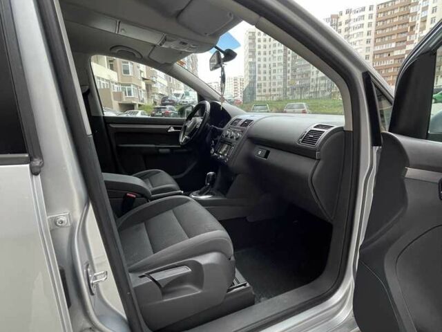 Серый Фольксваген Туран, объемом двигателя 1.6 л и пробегом 290 тыс. км за 9900 $, фото 8 на Automoto.ua