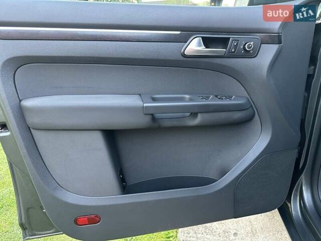 Сірий Фольксваген Туран, об'ємом двигуна 1.6 л та пробігом 232 тис. км за 11490 $, фото 34 на Automoto.ua