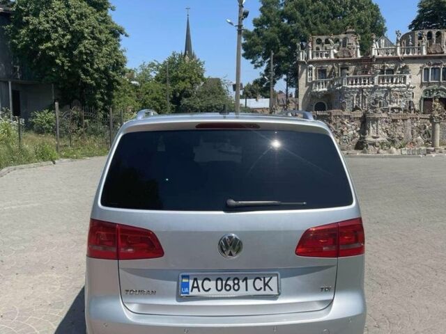 Серый Фольксваген Туран, объемом двигателя 1.6 л и пробегом 260 тыс. км за 11000 $, фото 6 на Automoto.ua