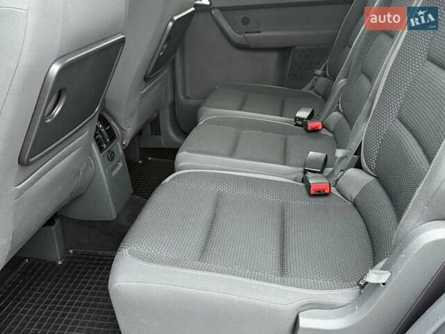 Сірий Фольксваген Туран, об'ємом двигуна 1.97 л та пробігом 319 тис. км за 10300 $, фото 10 на Automoto.ua