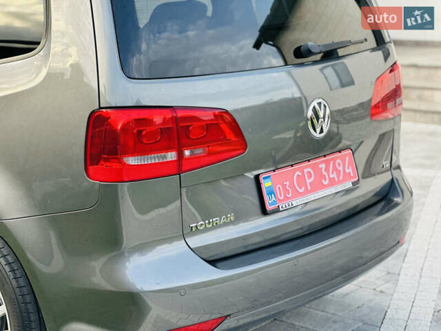 Серый Фольксваген Туран, объемом двигателя 1.6 л и пробегом 232 тыс. км за 11250 $, фото 23 на Automoto.ua