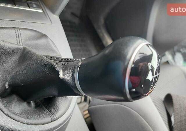 Серый Фольксваген Туран, объемом двигателя 1.6 л и пробегом 315 тыс. км за 10700 $, фото 4 на Automoto.ua