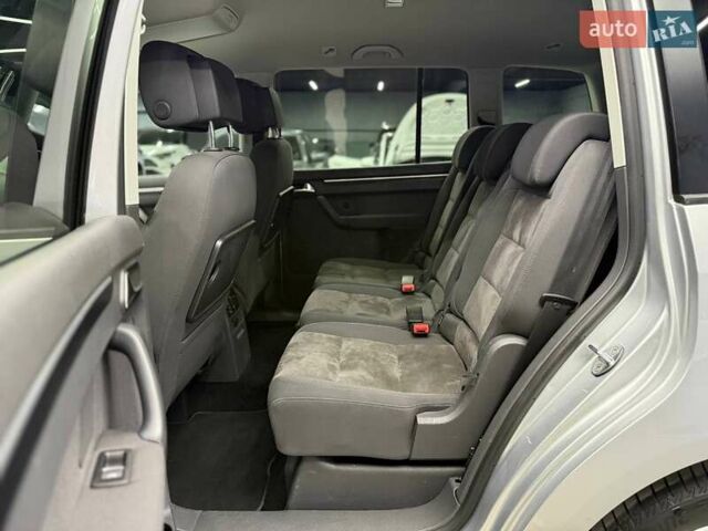 Серый Фольксваген Туран, объемом двигателя 0 л и пробегом 241 тыс. км за 12300 $, фото 15 на Automoto.ua