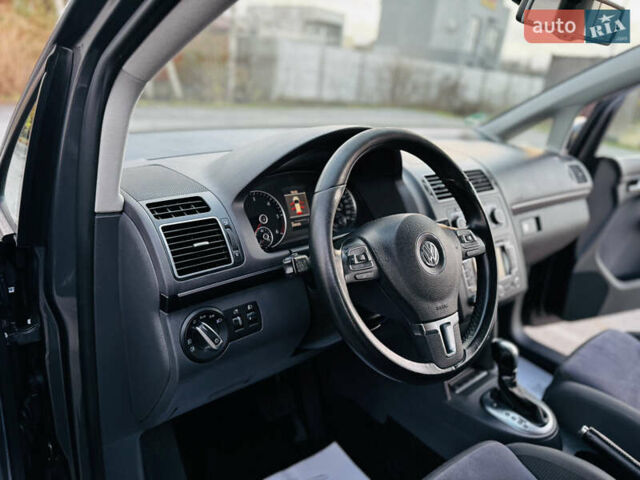 Серый Фольксваген Туран, объемом двигателя 2 л и пробегом 278 тыс. км за 11950 $, фото 44 на Automoto.ua