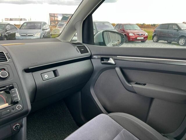 Сірий Фольксваген Туран, об'ємом двигуна 1.6 л та пробігом 269 тис. км за 10990 $, фото 31 на Automoto.ua