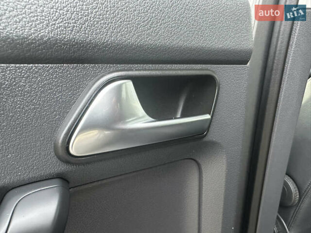Сірий Фольксваген Туран, об'ємом двигуна 2 л та пробігом 224 тис. км за 12199 $, фото 113 на Automoto.ua