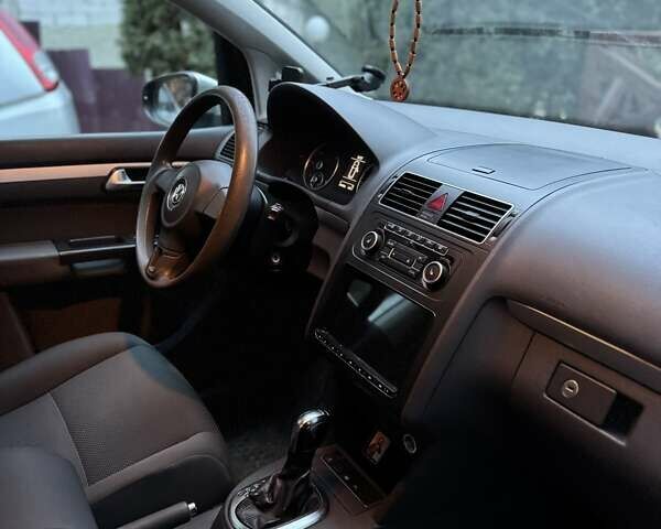 Сірий Фольксваген Туран, об'ємом двигуна 1.97 л та пробігом 304 тис. км за 9750 $, фото 9 на Automoto.ua