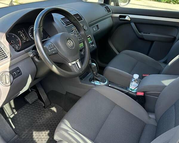 Сірий Фольксваген Туран, об'ємом двигуна 1.97 л та пробігом 52 тис. км за 16500 $, фото 4 на Automoto.ua