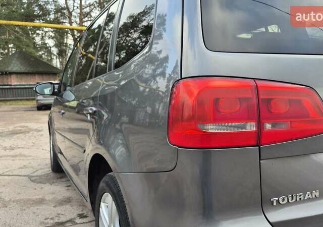 Серый Фольксваген Туран, объемом двигателя 1.6 л и пробегом 256 тыс. км за 8900 $, фото 24 на Automoto.ua