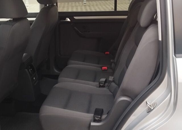 Серый Фольксваген Туран, объемом двигателя 1.6 л и пробегом 250 тыс. км за 9500 $, фото 7 на Automoto.ua