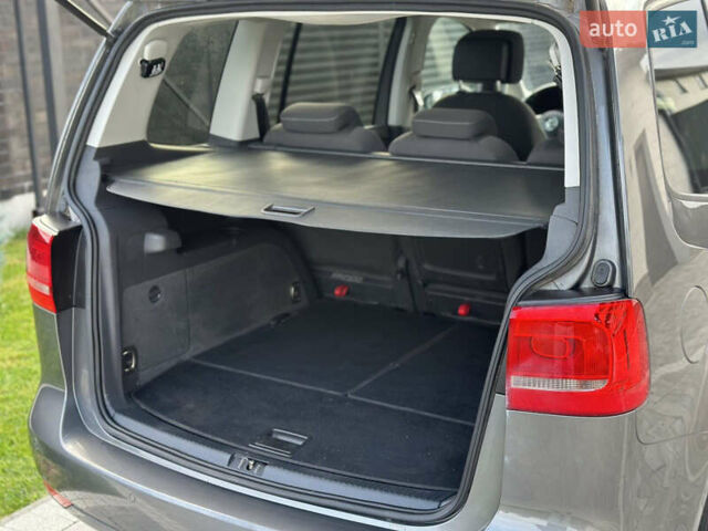 Серый Фольксваген Туран, объемом двигателя 1.6 л и пробегом 232 тыс. км за 11250 $, фото 28 на Automoto.ua