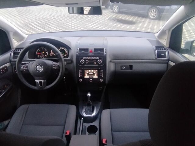 Серый Фольксваген Туран, объемом двигателя 1.6 л и пробегом 250 тыс. км за 9500 $, фото 6 на Automoto.ua