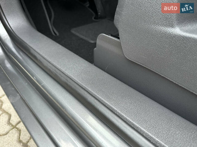 Сірий Фольксваген Туран, об'ємом двигуна 2 л та пробігом 224 тис. км за 12199 $, фото 102 на Automoto.ua
