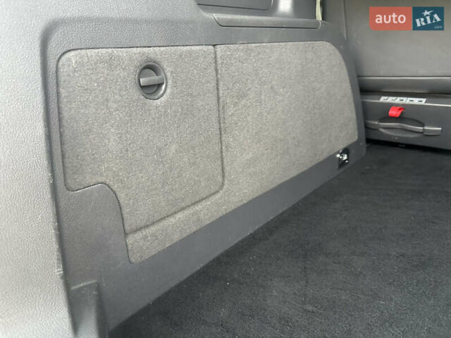 Сірий Фольксваген Туран, об'ємом двигуна 2 л та пробігом 224 тис. км за 12199 $, фото 136 на Automoto.ua