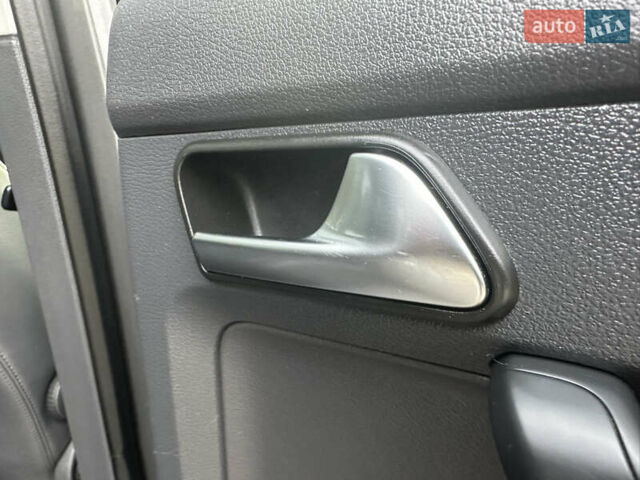 Сірий Фольксваген Туран, об'ємом двигуна 2 л та пробігом 224 тис. км за 12199 $, фото 122 на Automoto.ua