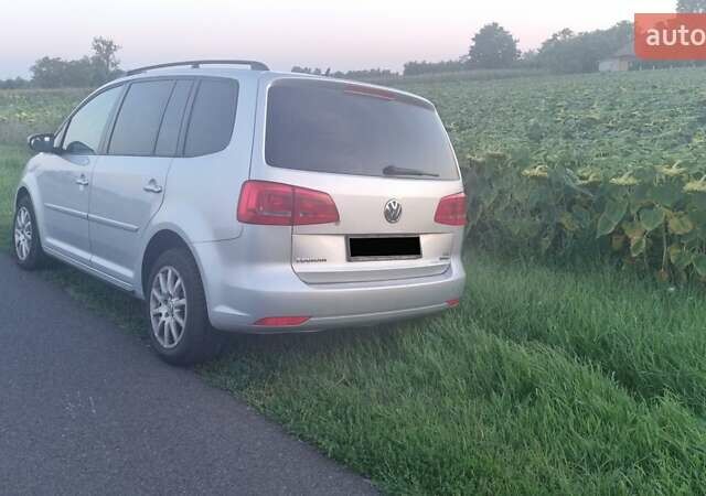 Серый Фольксваген Туран, объемом двигателя 1.6 л и пробегом 300 тыс. км за 9600 $, фото 1 на Automoto.ua