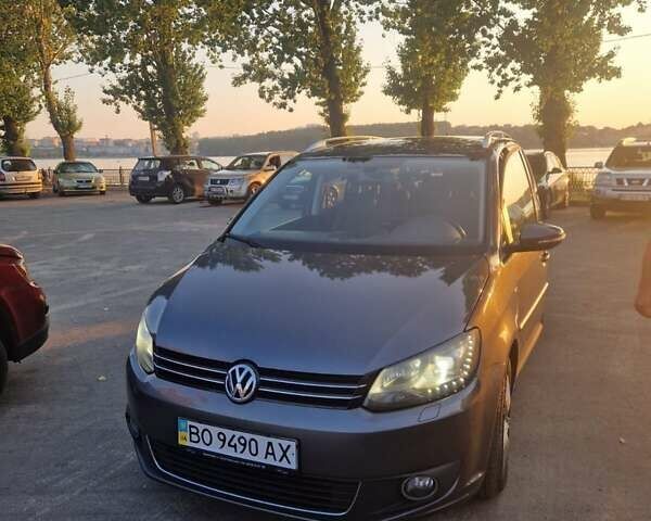 Серый Фольксваген Туран, объемом двигателя 1.97 л и пробегом 325 тыс. км за 14000 $, фото 1 на Automoto.ua