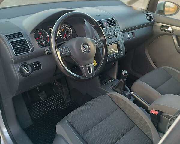 Сірий Фольксваген Туран, об'ємом двигуна 1.6 л та пробігом 271 тис. км за 9750 $, фото 12 на Automoto.ua