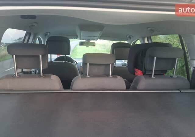 Серый Фольксваген Туран, объемом двигателя 1.6 л и пробегом 300 тыс. км за 9600 $, фото 12 на Automoto.ua