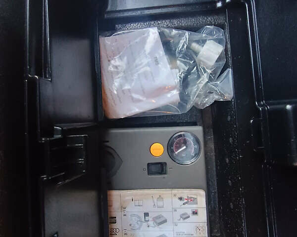 Сірий Фольксваген Туран, об'ємом двигуна 1.6 л та пробігом 271 тис. км за 9750 $, фото 19 на Automoto.ua