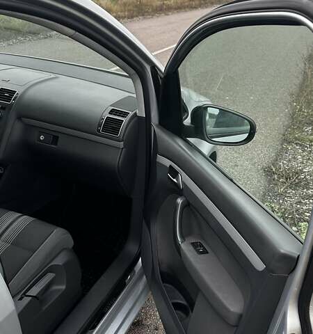 Сірий Фольксваген Туран, об'ємом двигуна 1.97 л та пробігом 318 тис. км за 9500 $, фото 17 на Automoto.ua