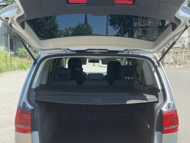 Серый Фольксваген Туран, объемом двигателя 1.6 л и пробегом 260 тыс. км за 11000 $, фото 16 на Automoto.ua