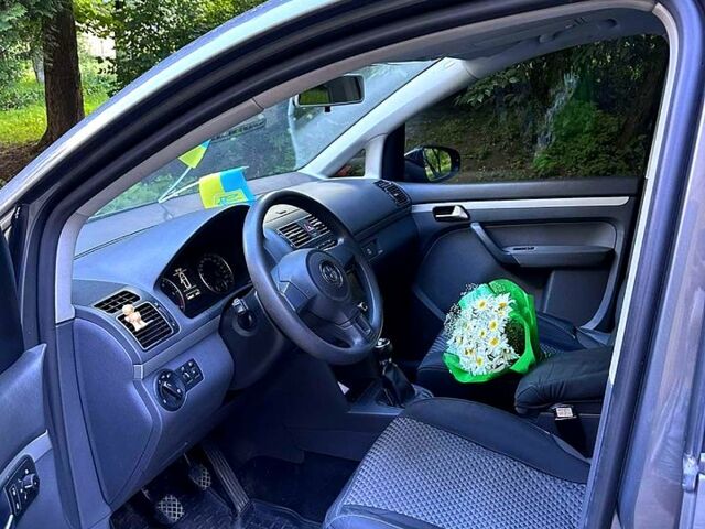 Сірий Фольксваген Туран, об'ємом двигуна 1.6 л та пробігом 310 тис. км за 8355 $, фото 5 на Automoto.ua