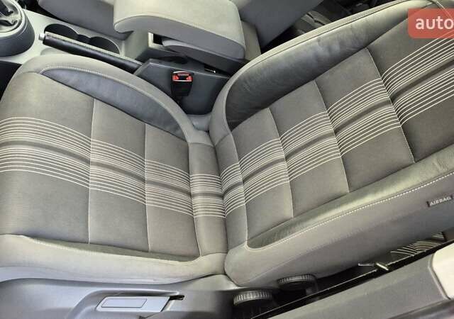 Серый Фольксваген Туран, объемом двигателя 1.6 л и пробегом 256 тыс. км за 8900 $, фото 46 на Automoto.ua