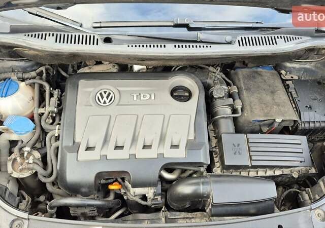 Серый Фольксваген Туран, объемом двигателя 1.6 л и пробегом 256 тыс. км за 8900 $, фото 42 на Automoto.ua