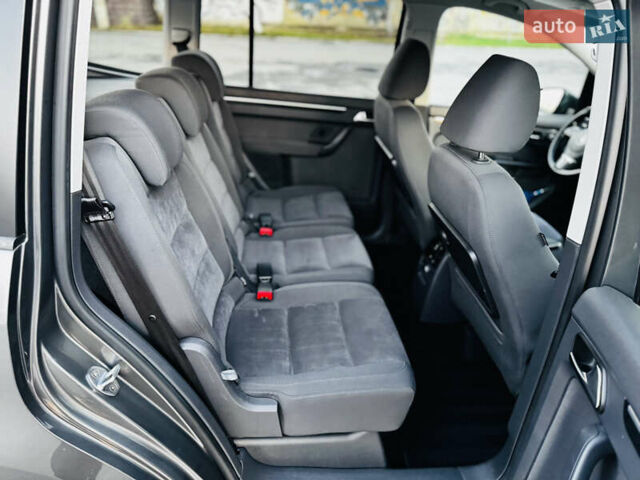 Серый Фольксваген Туран, объемом двигателя 2 л и пробегом 278 тыс. км за 11950 $, фото 29 на Automoto.ua